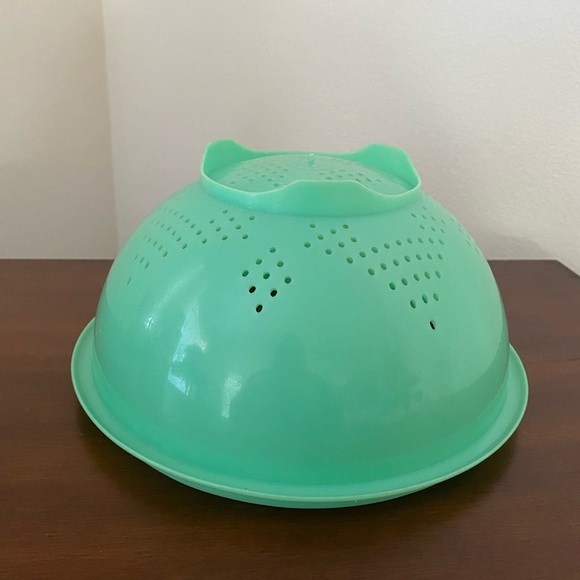 Vintage Tupperware Jadeite Green Colander Strainer | Mid-Century Kitchenware - Picture 3 of 5